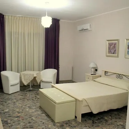 Bed and Breakfast V. Milon Κρότωνας